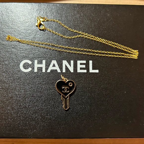 Chanel CC Charm - Authentic Charm with Unbranded Gold-tone Chain - Picture 1 of 4
